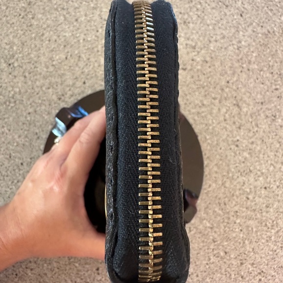 FENDI SELLERIA BLACK PEBBLED LEATHER ZIP AROUND LONG WALLET, NWOT - Picture 6 of 9